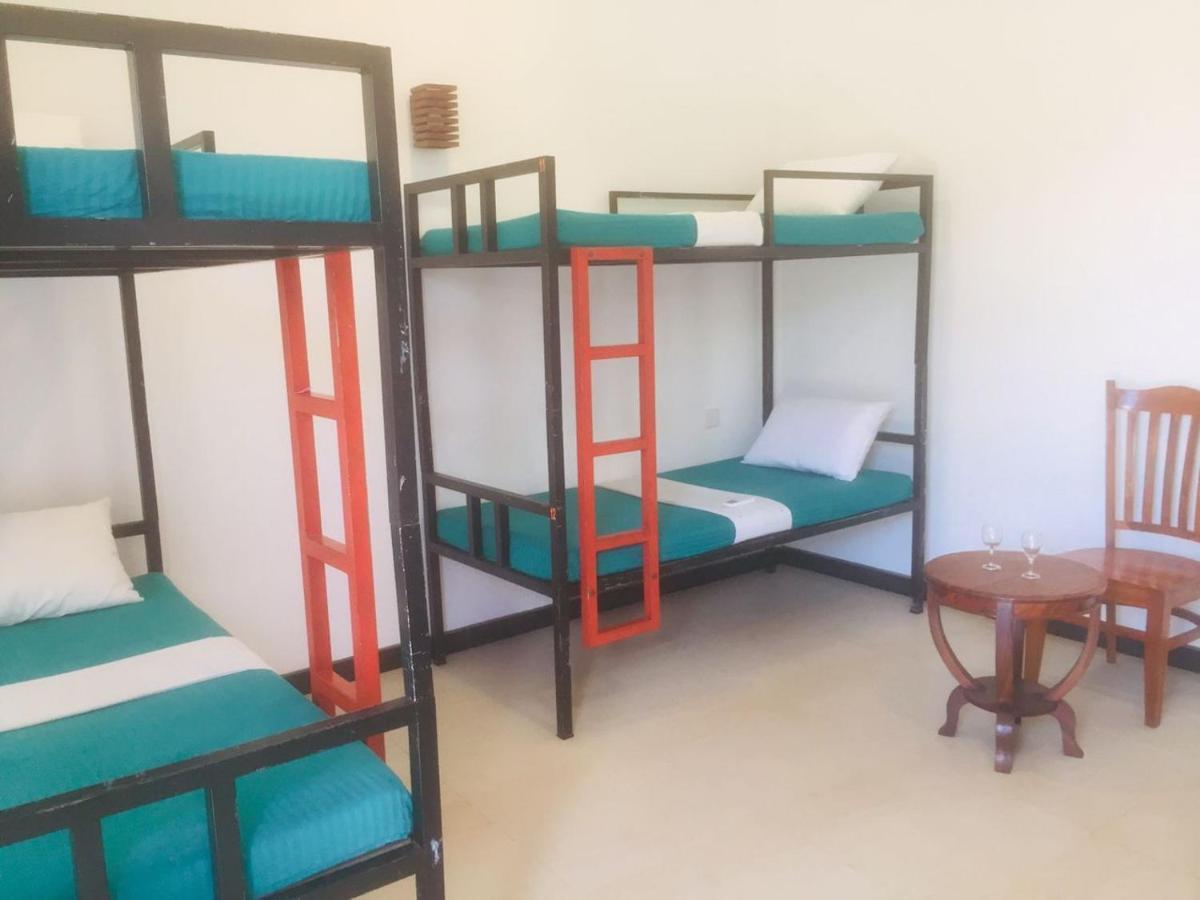 One More Night Hostel Sigiriya Ngoại thất bức ảnh