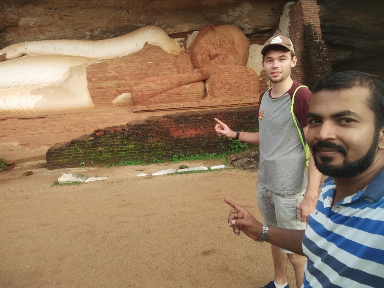 One More Night Hostel Sigiriya Ngoại thất bức ảnh