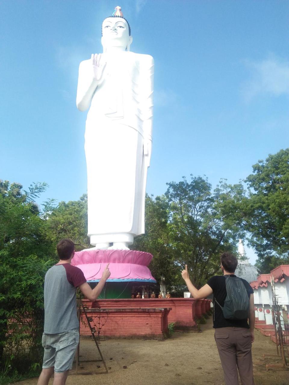 One More Night Hostel Sigiriya Ngoại thất bức ảnh