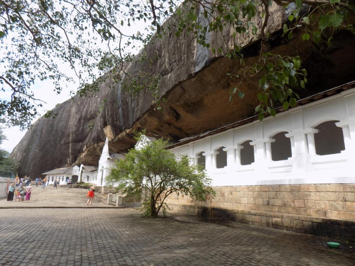 One More Night Hostel Sigiriya Ngoại thất bức ảnh